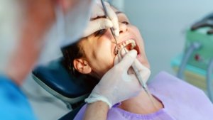 Statistics on untreated tooth cavities and oral health risks.