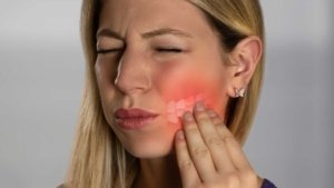 Essential steps to manage a dental emergency.