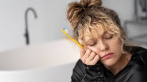 An image of a girl frustrated about not knowing the correct way to brush her teeth.