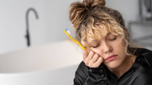 An image of a girl frustrated about not knowing the correct way to brush her teeth.